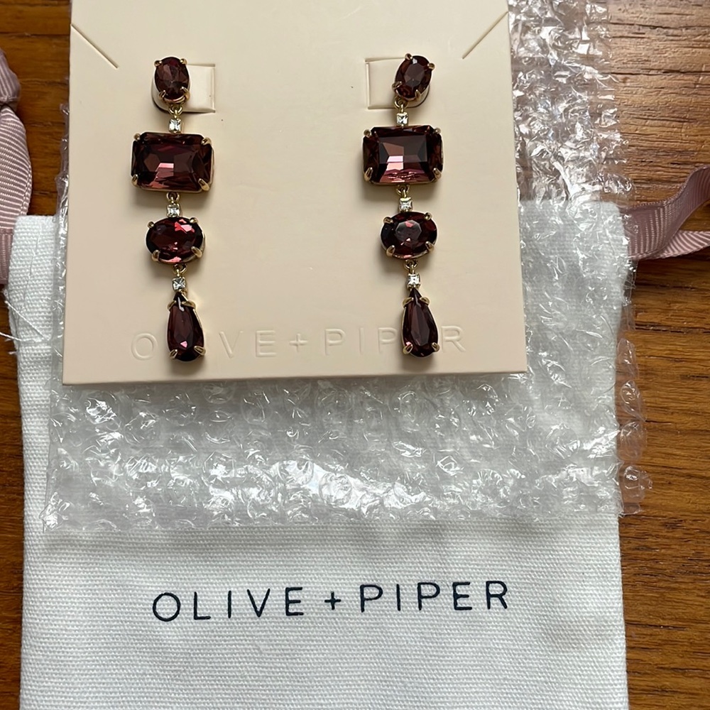 Olive + Piper Hilton Drops in Wine